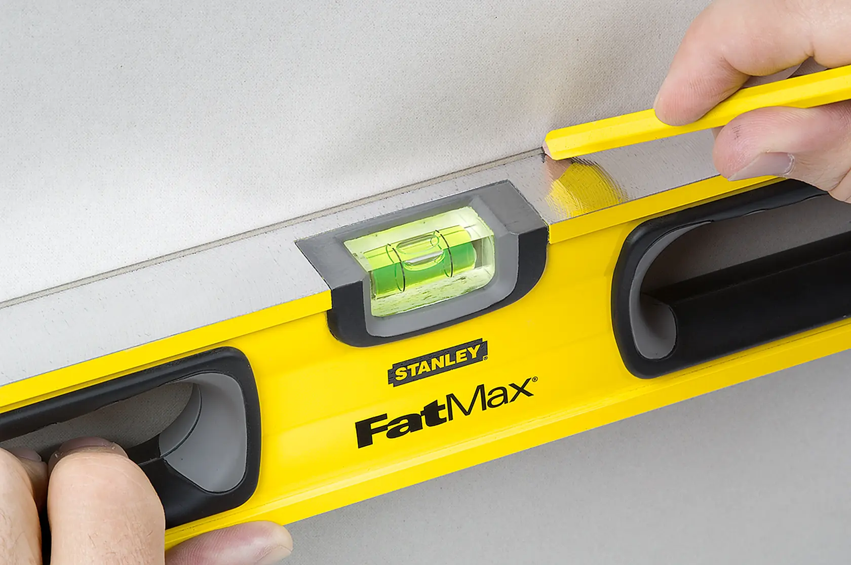 Stanley 43-524 FatMax level used for drawing a straight line on a wall, close-up photography.